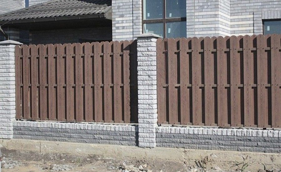 Забор №52 - шахматный закругленный штакетник из ДПК