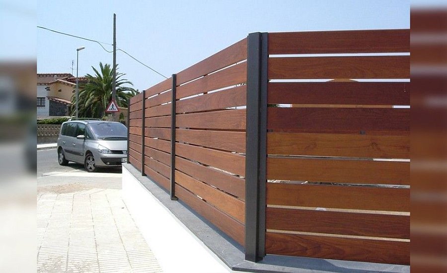 Забор №26 - горизонтальный широкий с зазором