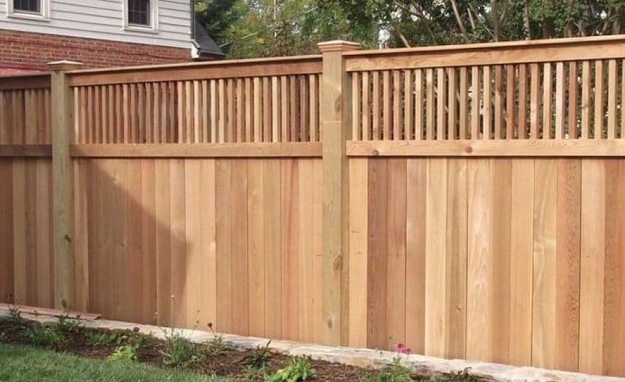 Забор №46 - сплошной вертикальный с декоративным верхом