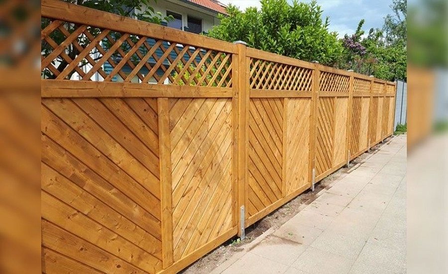 Забор №48 - сплошной диагональный с декоративным верхом