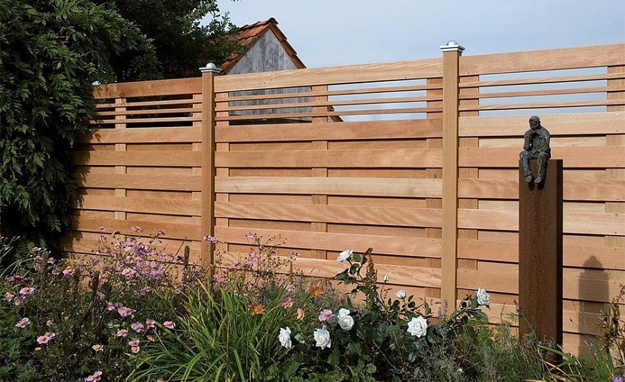 Забор №47 - горизонтальный шахматный с декоративным верхом
