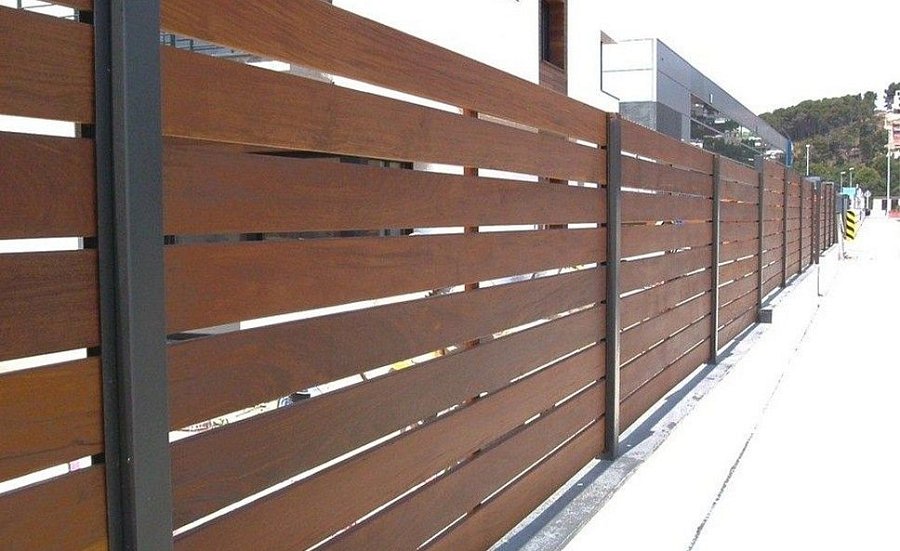 Забор №26 - горизонтальный широкий с зазором