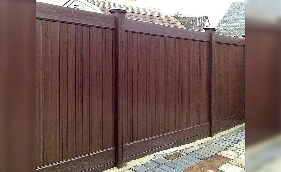 Забор №50 - вертикальный сплошной с планкой 2